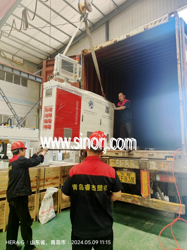 PVC墻板生產線裝柜發貨中